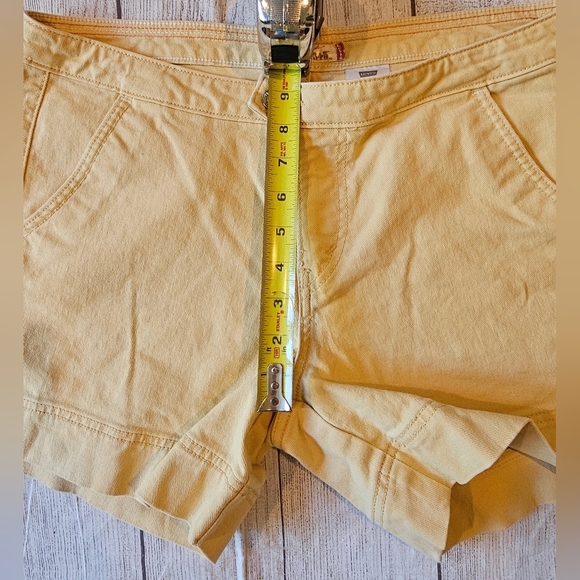 Levi's 545 Shorts Women’s Size 10 Butter Yellow Flap Pockets Denim Jean 5 Inch - Picture 9 of 10